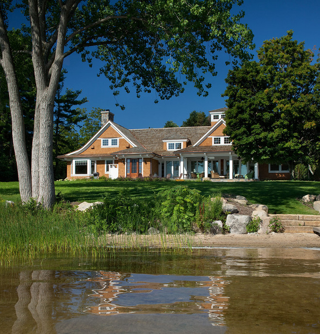 Lake House. Lake House Backyard. Lake House backyard ideas. #LakeHouse #backyard J Visser Design