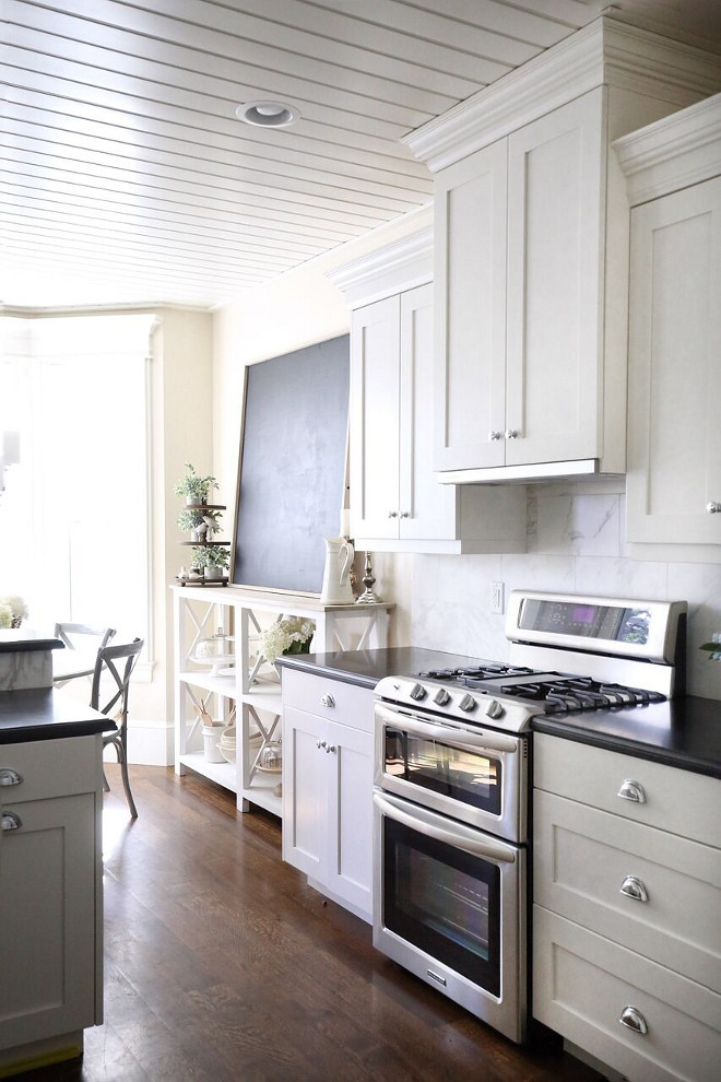 Benjamin Moore OC 17 White Dove Shaker Cabinets. Benjamin Moore OC 17 White Dove Shaker Cabinets Paint Color Benjamin Moore OC 17 White Dove Shaker Cabinets #BenjaminMooreOC17WhiteDove #ShakerCabinets #PaintColor Home Bunch's Beautiful Homes of Instagram @cambridgehomecompany