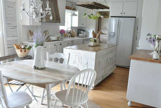Country Farmhouse Kitchen. The cabinets and beadboard backsplash are painted in Valspar Kitchen Enamel White Bistro paint. #CountryFarmhouseKitchen #ValsparWhiteBistro #Enamel #kitchen #paintcolor Home Bunch's Beautiful Homes of Instagram @becky.cunningham.home