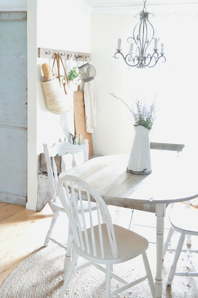 Farmhouse Breakfast Room. Farmhouse Breakfast Room. Farmhouse Breakfast Room. Farmhouse Breakfast Room #FarmhouseBreakfastRoom #Farmhouse #BreakfastRoom Home Bunch's Beautiful Homes of Instagram @becky.cunningham.home