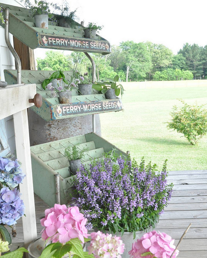 Farmhouse Front Porch Ideas. Home Bunch's Beautiful Homes of Instagram @becky.cunningham.home