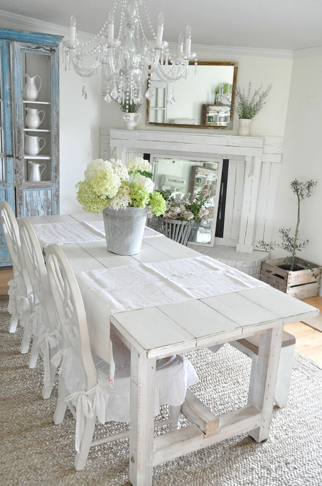 Farmhouse dining room with corner fireplace. Farmhouse dining room with corner fireplace. Farmhouse dining room with corner fireplace #Farmhouse #diningroom #cornerfireplace Home Bunch's Beautiful Homes of Instagram @becky.cunningham.home