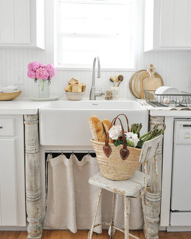 Farmhouse sink faucet. Farmhouse sink faucet. Farmhouse sink faucet. Farmhouse sink faucet #Farmhouse #sink #faucet Home Bunch's Beautiful Homes of Instagram @becky.cunningham.home