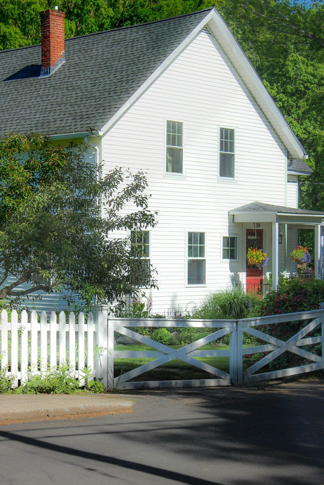 Farmhouse x cross fence and picket fence combination. Farmhouse x cross fence and picket fence combination ideas. Farmhouse x cross fence and picket fence combination #Farmhouse #fence #farmhousefence #xcrossfence #picketfence Home Bunch's Beautiful Homes of Instagram @laura_willowstreetinteriors