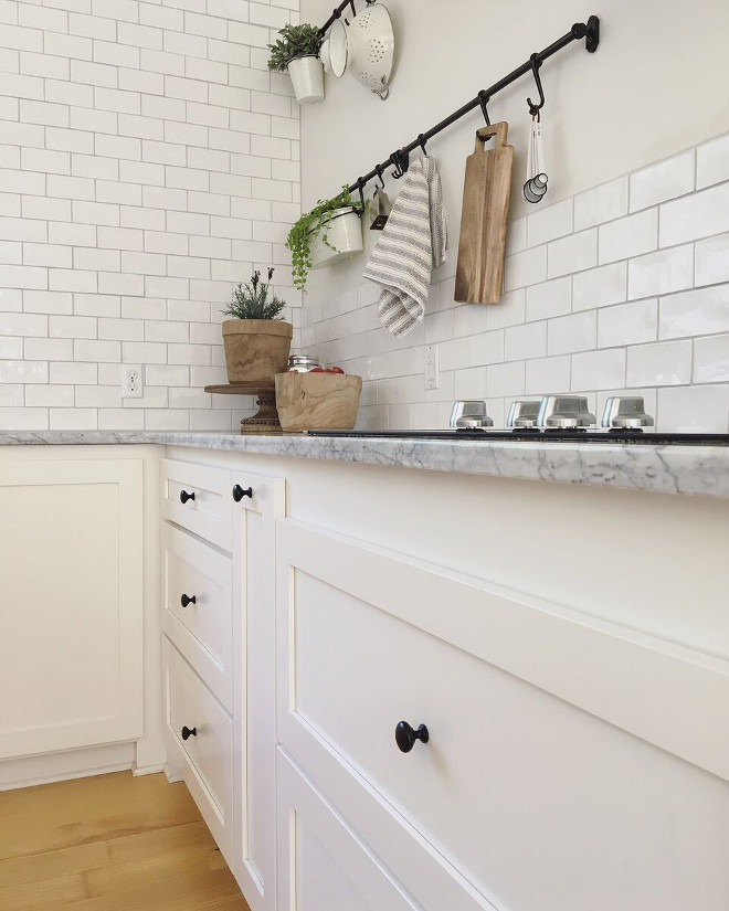 Kitchen Cabinet Knobs. Kitchen Cabinet Knobs #Kitchen #Cabinet #Knobs Beautiful Homes of Instagram @theclevergoose
