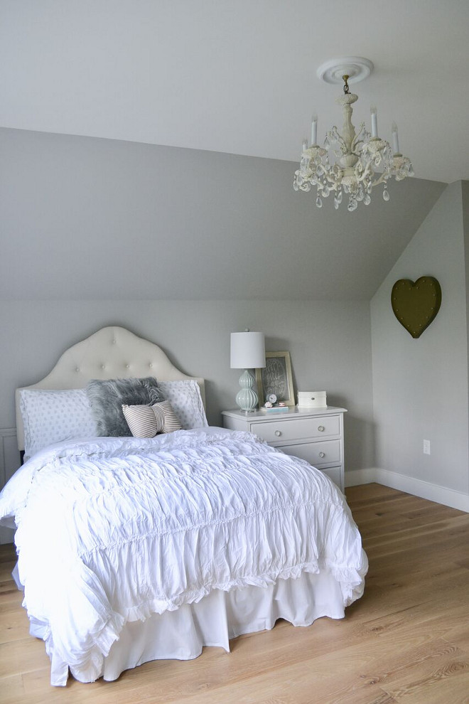 Repose Gray by Sherwin Williams Bedroom. Repose Gray by Sherwin Williams Bedroom Paint Color Repose Gray by Sherwin Williams Bedroom. Repose Gray by Sherwin Williams Bedroom #ReposeGraybySherwinWilliams #Bedroom Home Bunch's Beautiful Homes of Instagram @sweetthreadsco