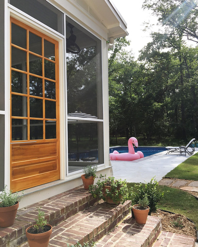 Screened in porch door. Screened in porch door. Screened in porch door ideas. Screened in porch door #Screenedinporch #Screenedinporchdoor Beautiful Homes of Instagram @theclevergoose