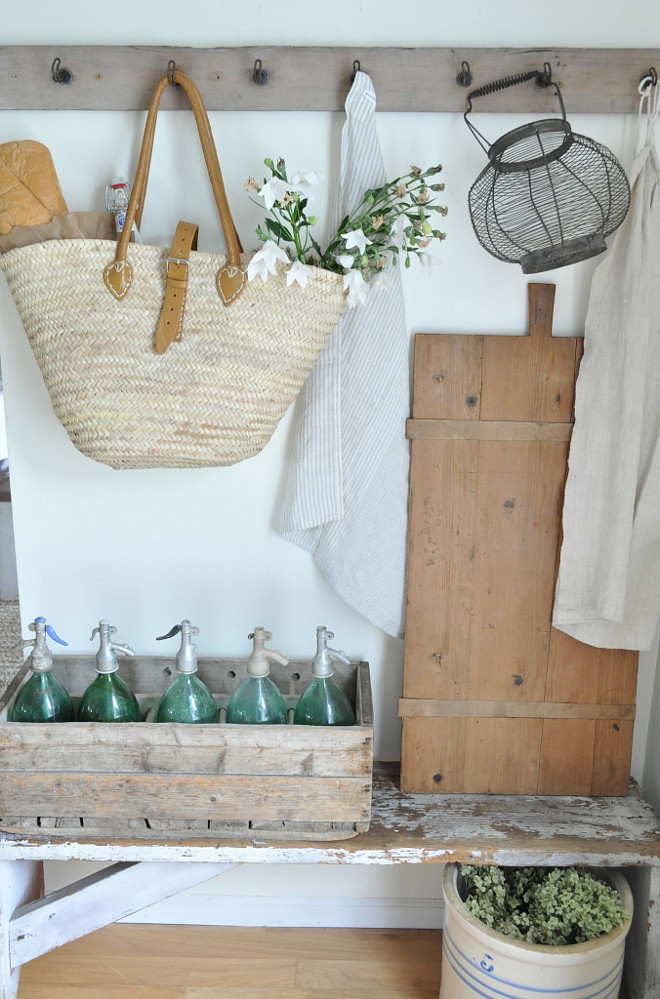 Vintage Farmhouse Mudroom. Vintage Farmhouse Mudroom. I love using French market baskets for storage and gathering flowers in the garden. The hooks above the bench are from an antique shop. Vintage Farmhouse Mudroom. Vintage Farmhouse Mudroom. Vintage Farmhouse Mudroom #VintageFarmhouseMudroom #FarmhouseMudroom #mudroom Home Bunch's Beautiful Homes of Instagram @becky.cunningham.home