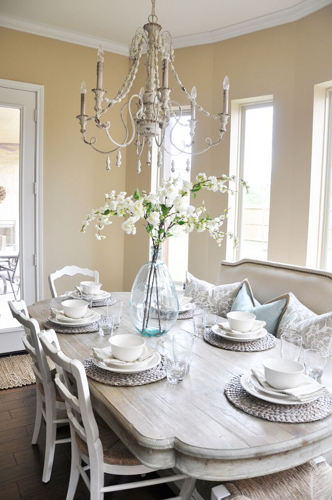 Tan Dining room. Warm and inviting tan dining room. Tan dining room ideas #tandiningroom #tan #diningroom Home Bunch's Beautiful Homes of Instagram @thegracehouse