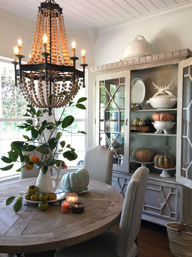 Dining room Fall Decor. Rustic natural and affordable dining room fall decor. Dining room Fall Decor. Dining room Fall Decor. Dining room Fall Decor #DiningroomFallDecor #FallDecor @cindimc.ivoryhome