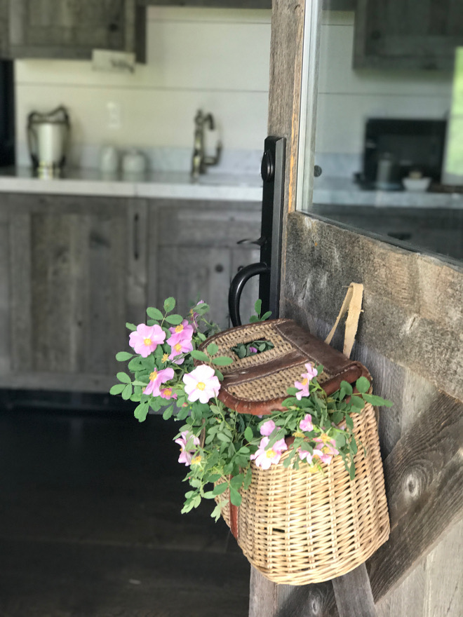 Farmhouse Barnwood Door Flower Basket. Farmhouse Barnwood Door Flower Basket. Farmhouse Barnwood Door Flower Basket. Farmhouse Barnwood Door Flower Basket #Farmhouse #BarnwoodDoor #FlowerBasket Beautiful Homes of Instagram @SanctuaryHomeDecor