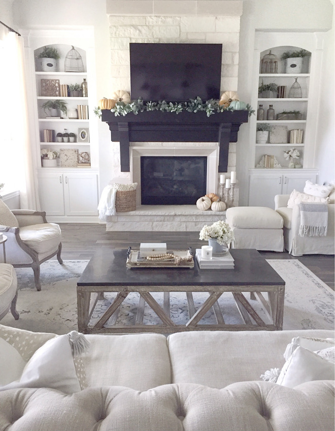 Living room fall decor. Simple and beautiful without being over-the-top living room fall decor ideas. #livingroom #falldecorideas #livingroomfalldecor @mytexashouse