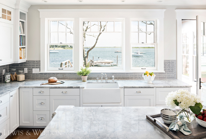 Beach house kitchen. Beach house kitchen windows. KItchen window. Beach house kitchen windows #Beachhousekitchen #kitchenwindows #windows #kitchens Lewis & Weldon Custom Kitchens