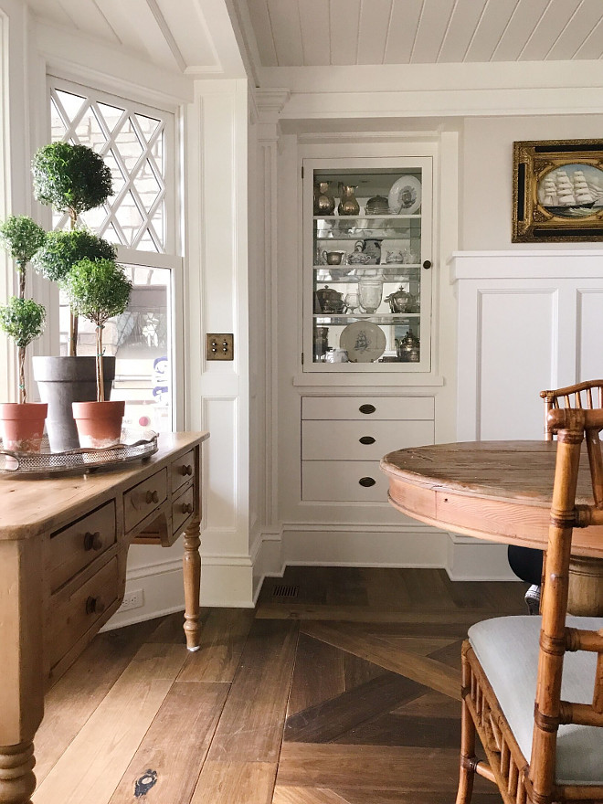 Dining room built-in cabinet. Dining room built-in cabinet. Built in cabinet is filled with antique silver that I collect at antique stores and estate sales. Dining room built-in cabinet. Dining room built-in cabinet #Diningroombuiltincabinet Beautiful Homes of Instagram @SweetShadyLane