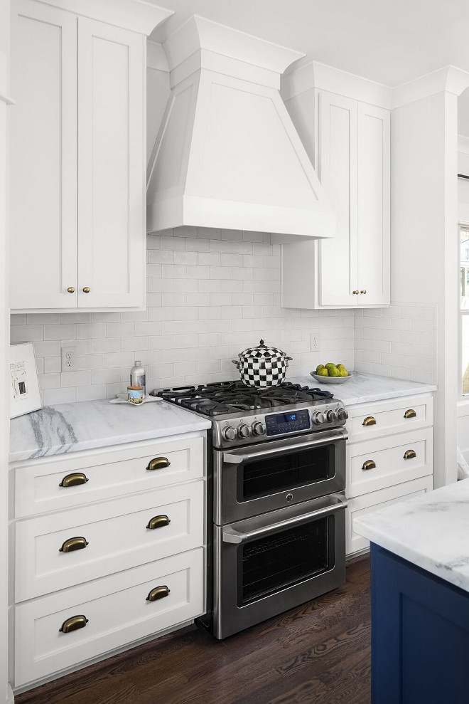 White and nblue kitchen. Cabinets are poplar wood shaker style cabinets. White kitchen cabinet painted in Benjamin Moore OC-17 White Dove and navy island. #Benjaminmoorewhitedove #Benjaminmooreoc17whitedove #whitekitchen #navyisland Willow Homes