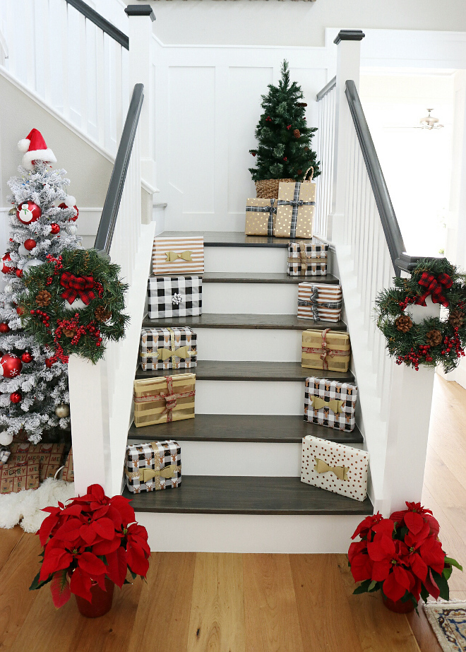 Easy Stairway Christmas Decor Ideas Easy and fast Stairway Christmas Decor Ideas #EasyStairway #ChristmasDecor #ChristmasDecorIdeas