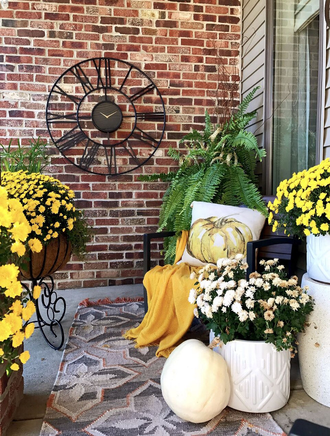 Thanksgiving Porch Decor, Fall Thanksgiving Porch Decor, Thanksgiving Porch Decor, Thanksgiving Porch Decor #ThanksgivingPorchDecor #ThanksgivingDecor #PorchDecor Beautiful Homes of Instagram Home Bunch