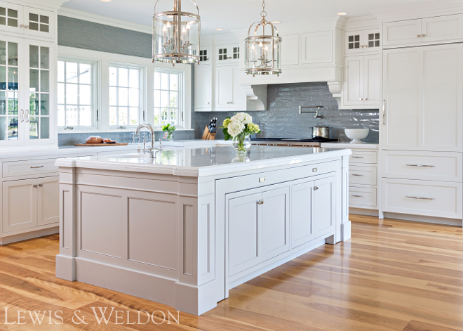 White kitchen with Oak Hardwood Floor Classic White kitchen with Oak Hardwood Floor #Whitekitchen #OakHardwoodFloor