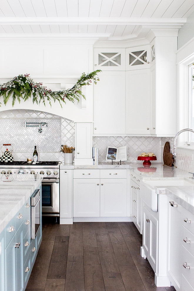 White kitchen Classic white kitchen with arabesque backsplash tile, marble countertop and hardwood floors White kitchen