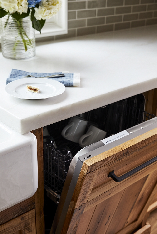 Reclaimed white oak kitchen cabinet Kitchen cabinet is reclaimed white oak with a clear, matte sealant Reclaimed white oak kitchen #Reclaimedwhiteoak #kitchen