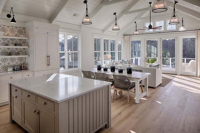 Open and bright kitchen dining room and living room open concept with high vaulted ceiling and many windows allow an open and airy feel to this space #openspaces #brightspaces #highceiling #vaultedceiling #naturallight #windows