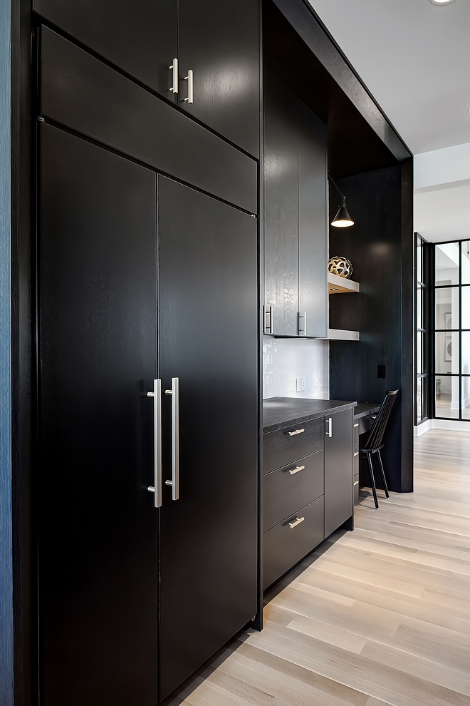 Black Kitchen Cabinet Sheen Kitchen black cabinet have a low sheen lacquer applied in 20 degrees Low Sheen Black Cabinet Low Sheen Black Kitchen Cabinet # LowSheenCabinet #BlackKitchenCabinet #BlackKitchenCabinetSheen #cabinetsheen