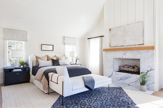 White and navy bedroom white walls with navy blue decor White and navy master bedroom #Whiteandnavybedroom