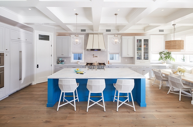 White kitchen with blue island, hardwood flooring, coffered ceiling and breakfast nook with built in banquete #whitekitchen #blueisland