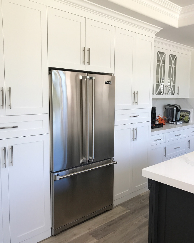 Shaker style kitchen cabinet surrounding a Viking fridge with French doors The cabinets are custom-made in “white” shaker style with modern hardware#shakercabinets #shakerkitchencabinet #kitchen #Vikingfridge #frenchdoorsfridge