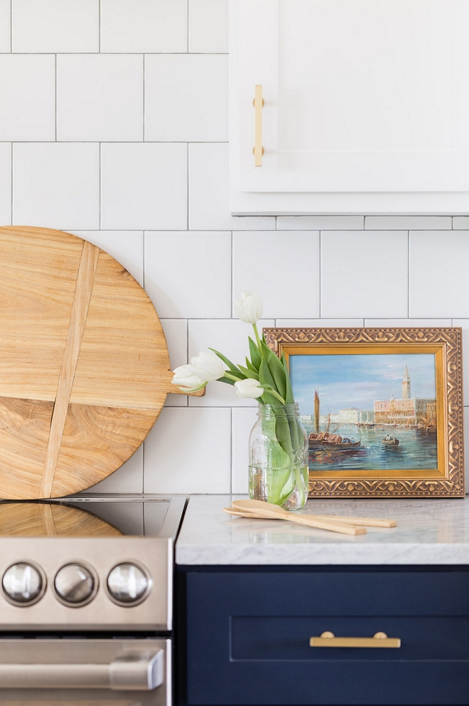 Blue and white kitchen Two toned kitchen with white upper cabinets and blue lower cabinets Blue and white kitchen Two toned kitchen 2540 Love ©AlyssaRosenheck #Blueandwhitekitchen #Twotonedkitchen