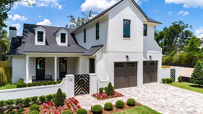 Simply White by Benjamin Moore Exterior paint color is Simply White by Benjamin Moore Siding Paint Color #SimplyWhitebyBenjaminMoore #paintcolor #exterior #siding