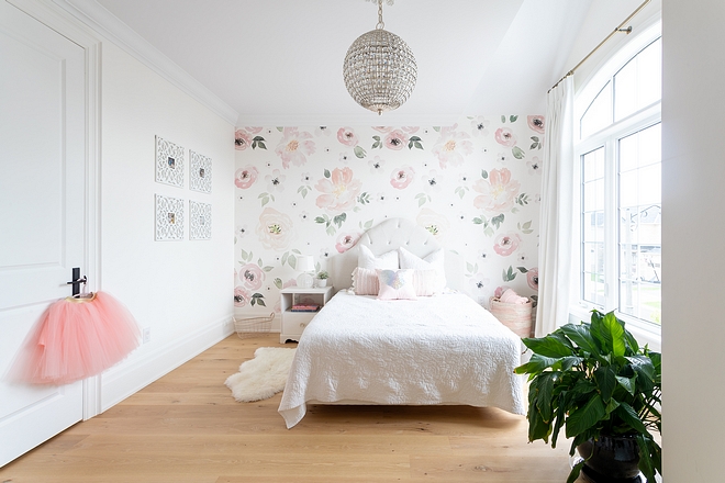 Girls Bedroom decor inspiration I always dreamed of having a daughter so I was thrilled to decorate with soft pinks and florals #girlsbedroom #florals