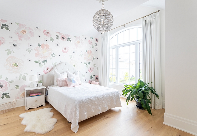 Daughters bedroom with floral wallpaper, white linen draperies and Visual comfort Aerin Renwick Crystal Sphere chandelier #daughtersbedroom #girlsbedroom #floralwallpaper #linen