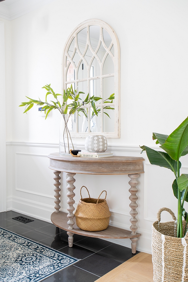 Simply White by Benjamin Moore Walls and wainscoting are painted in Simply White by Benjamin Moore #SimplyWhitebyBenjaminMoore #BenjaminMoore #BenjaminMoorepaintcolors