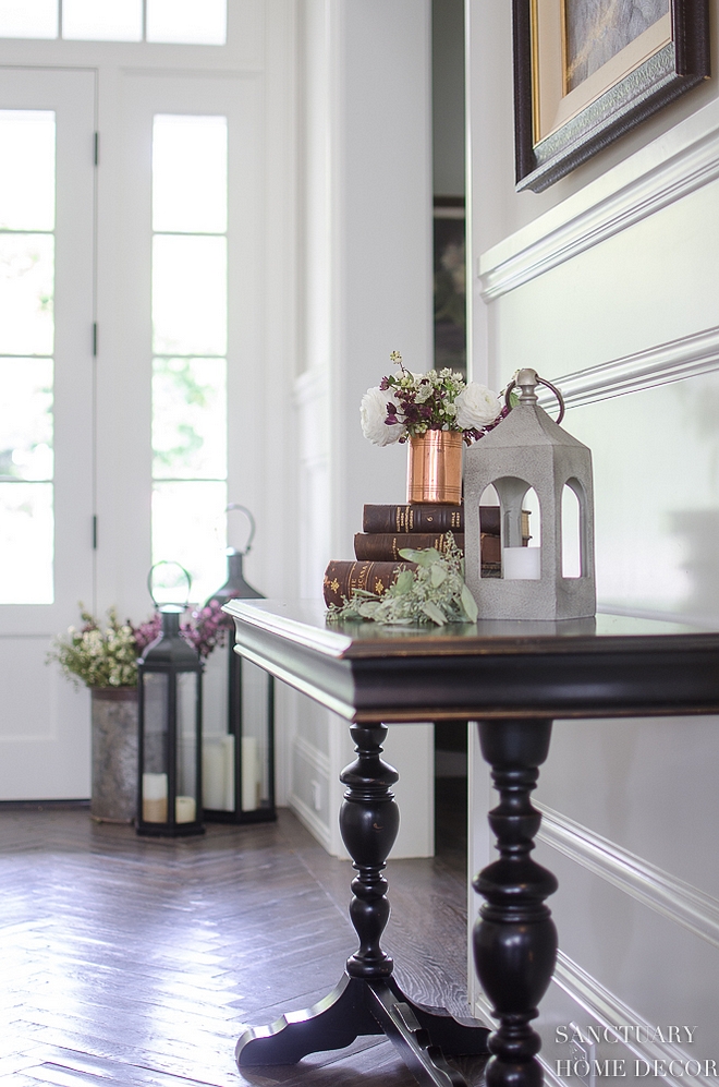 Foyer antique table decorating ideas