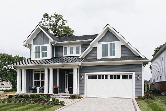 Modern Farmhouse with Carriage style garage door Carriage style garage door Modern farmhouse garage door #modernfarmhouse #Carriagestylegaragedoor #Carriagesgaragedoor #garagedoor