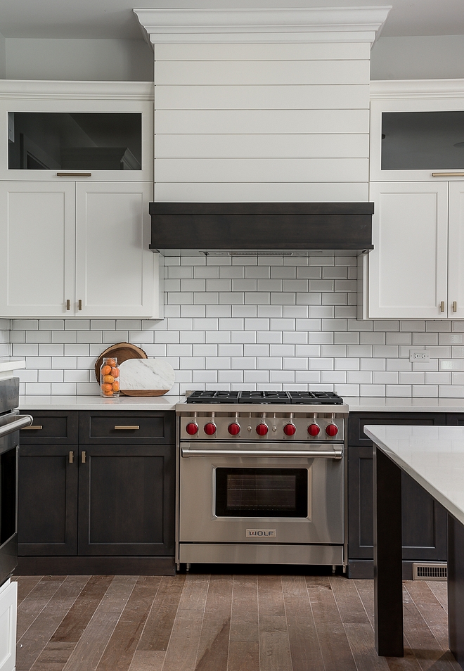 Two-toned kitchens This is a great way to design a "two-toned kitchen" while keeping everything neutral Two-toned kitchen Neutral Two-toned kitchen #Twotonedkitchen #Twotonedkitchens #neutralkitchens