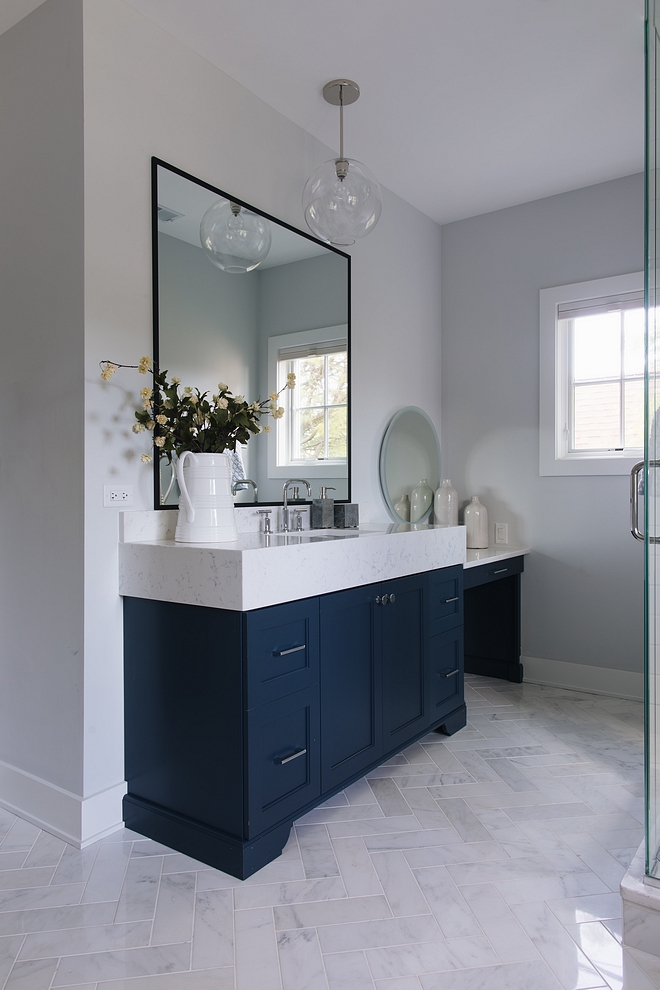 Benjamin Moore Hale Navy Vanities Paint Color Benjamin Moore Hale Navy Benjamin Moore Hale Navy Category Dark Blue Navy Blue #BenjaminMooreHaleNavy #BenjaminMooreHaleNavy #BenjaminMoore #HaleNavy