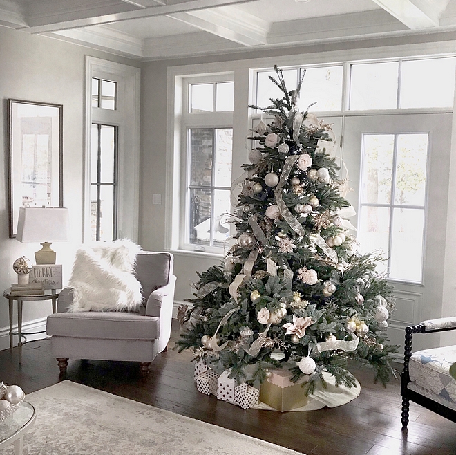 Christmas Tree I love ribbons, bows, sparkles, flowers, just about anything, as long as it all compliments each other. My tree decor changes every few years or so but I am careful to ensure it matches my interior decor #Christmastree