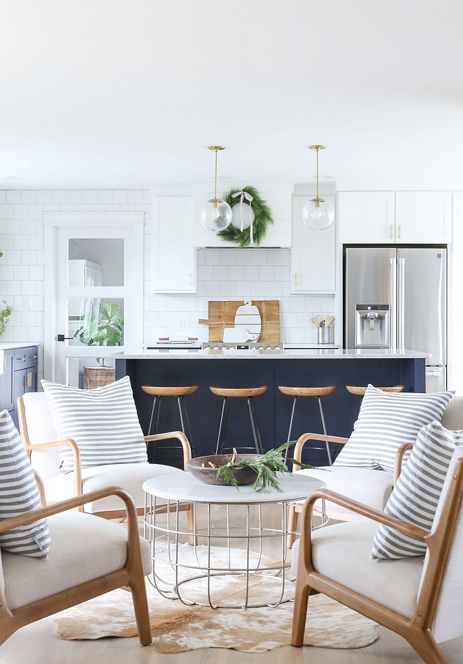 Two-toned kitchen Navy and white kitchen Two-toned kitchen cabinet Two-toned kitchen Navy and white kitchen Two-toned kitchen cabinet inspiration #Twotonedkitchen #Navyandwhitekitchen #Twotonedkitchencabinet