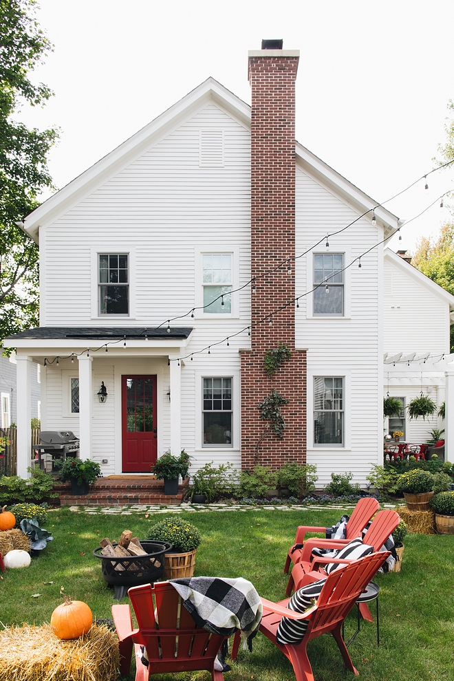 White home with red brick accent The home features red brick back porch, brick patio and red brick chimney #whitehome #redbrick