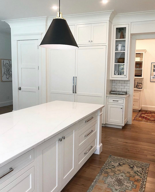White kitchen with white marble-looking quartz Countertops Aureastone Quartz, Lincoln #Whitekitchen #marblelookingquartz