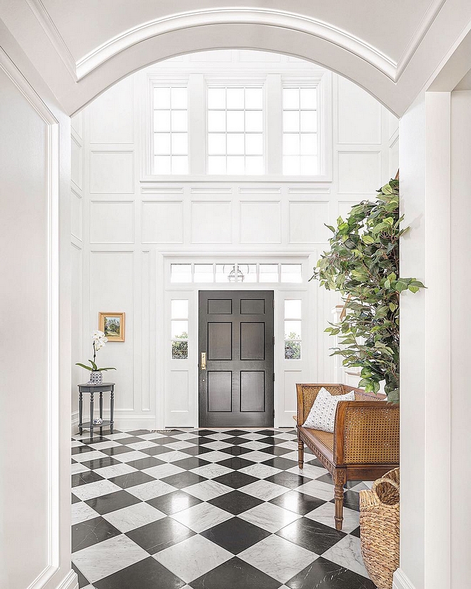 Benjamin Moore Onyx Black door paint color The black front door, painted in Benjamin Moore Onyx, is a classic addition to this breathtaking two-story ceiling Benjamin Moore Onyx Benjamin Moore Onyx #Blackdoor #BenjaminMooreOnyx #BenjaminMooreOnyxdoor #Blackdoorpaintcolor