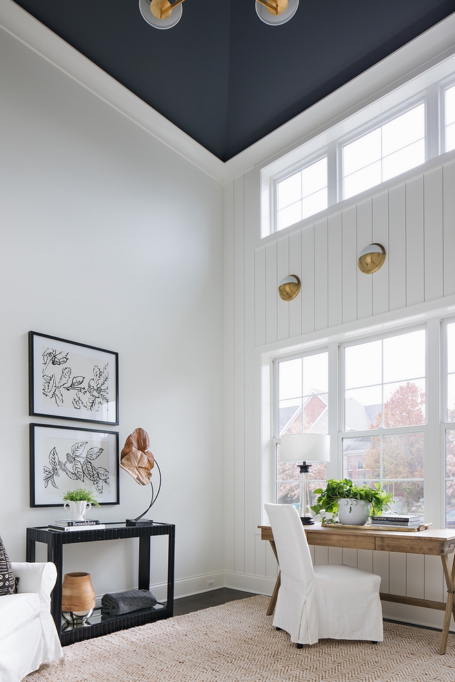 Ceiling paint color is Benjamin Moore Charcoal Slate and wall paint color is Benjamin Moore OC-117 Simply White Flat on walls to match Shiplap in Semigloss #BenjaminMoore #paintcolor #BenjaminMoorepaintcolors
