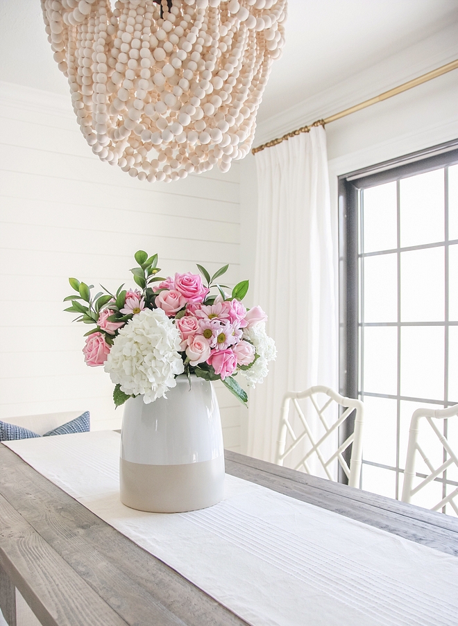 Table Decorating Ideas Neutral tabletop decor with vase with blush pink flowers and white hydrangeas Table Decorating Ideas Neutral tabletop decor with vase with blush pink flowers and white hydrangeas #TableDecoratingIdeas #Neutraltabletop #decor #vase #blushpink #flowers #whitehydrangeas