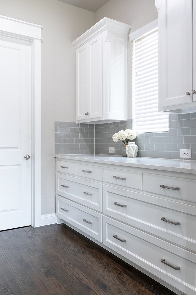 Chantilly Lace by Benjamin Moore is a great crisp white for kitchen cabinets Chantilly Lace by Benjamin Moore Chantilly Lace by Benjamin Moore Chantilly Lace by Benjamin Moore #ChantillyLaceBenjaminMoore #crispwhitekitchencabinet