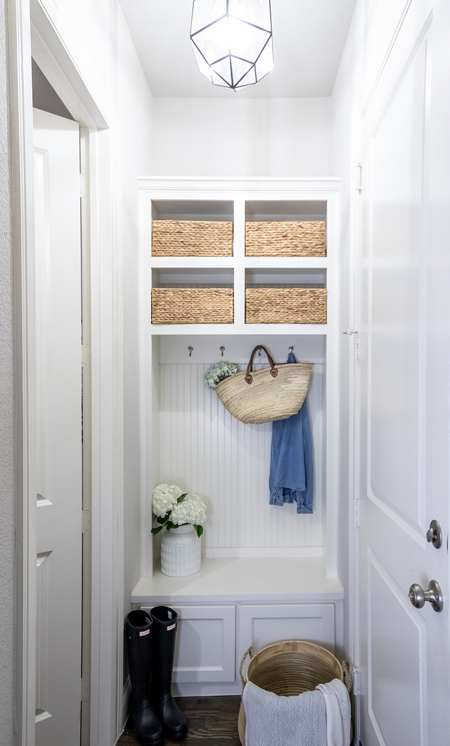 Small mudroom How to transform a small space into a mudroom Small mudroom Small mudroom built in Small mudroom Small mudroom built in ideas Small mudroom Small mudroom built ins Small mudroom Small mudroom built in #Smallmudroom #mudroom #mudroombuiltin