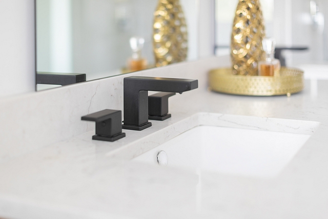 Black matte bathroom faucet These bold black vanity faucets tie in nicely with the black hardware and tub #bathromfaucet #blackmattefaucet