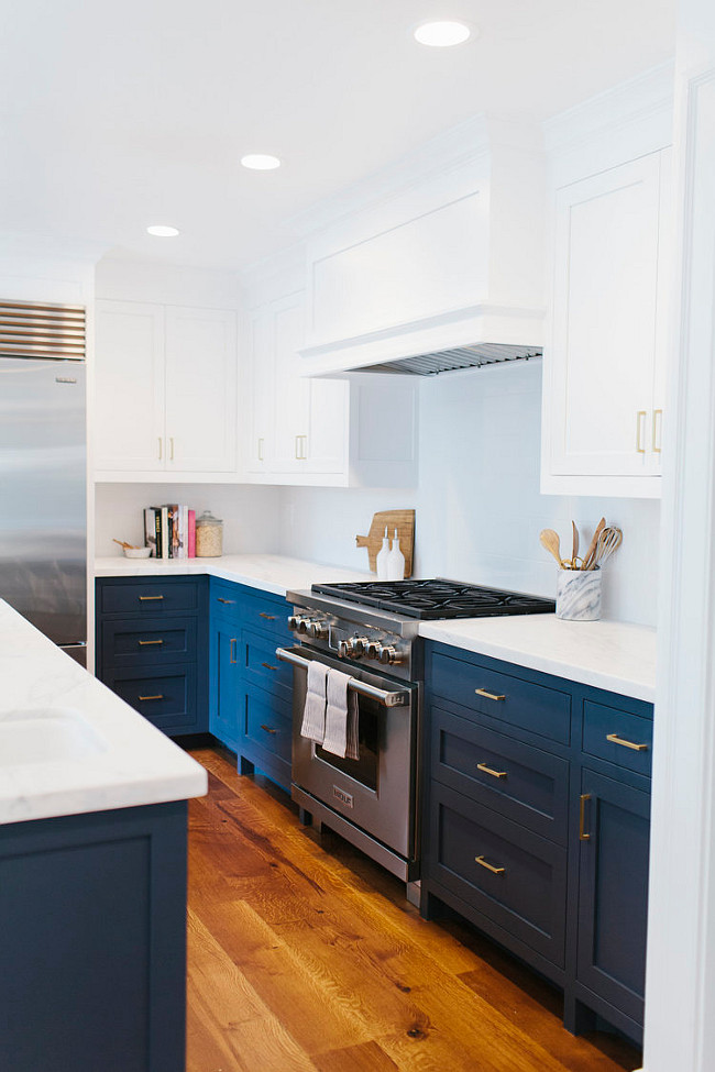 Two Toned Kitchen Cabinet Paint Color. The paint color in this two toned kitchen Benjamin Moore Hale Navy and Benjamin Moore Super White. #BenjaminMooreHaleNavy #BenjaminMooreSuperWhite #TwotonedKitchen #Kitchen #Cabinet #PaintColor #BenjaminMoorePaintColors Shea McGee Design.