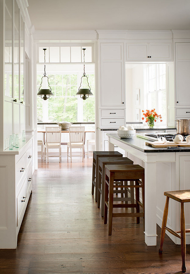 Benjamin Moore Simply White The Color of the Year. Kitchen Cabinet Paint Color. Benjamin Moore Simply White The Color of the Year. #BenjaminMooreSimplyWhite #ColoroftheYear #PaintColor #Kitchen #Cabinet Donald Lococo Architects 
